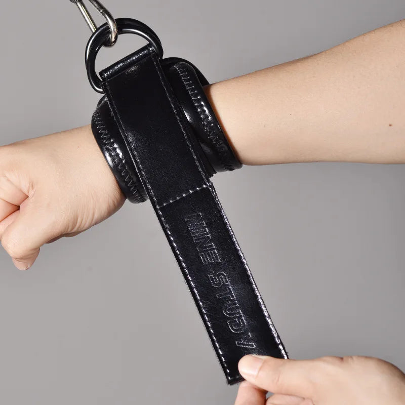 Tornozeleira de Musculação em Couro – Ajustável para Treino de Pernas e Glúteos